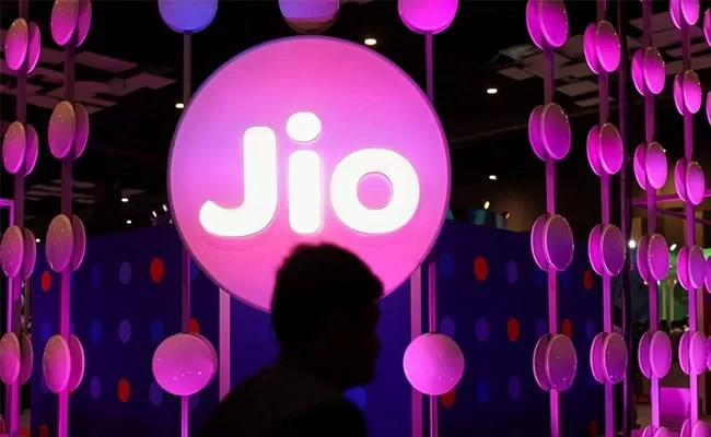 <strong>Jio's December Quarter Profit Rises 28.3% To $571 Million</strong>