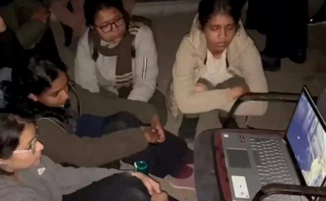 <strong>Stones Thrown At JNU Students Watching BBC Series On PM Modi: 10 Points</strong>