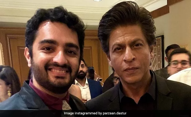 <strong>When <em>Kuch Kuch Hota Hai</em> Actor Parzaan Dastur Met Shah Rukh Khan. See Pics</strong>