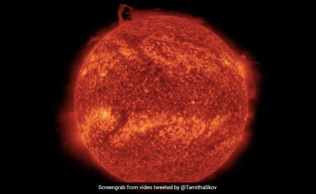 <strong>Huge Piece Of Sun Breaks Off, Scientists Stunned</strong>