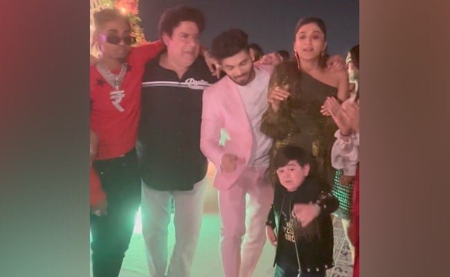 <strong>Inside The <em>Bigg Boss</em> Bash At Farah Khan's House: "Party Of The Year"</strong>