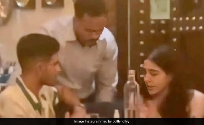 <strong>Crazy Viral: Virat Kohli Reacts To Crowd Chanting Sara Ali Khan's Name At Shubman Gill</strong>