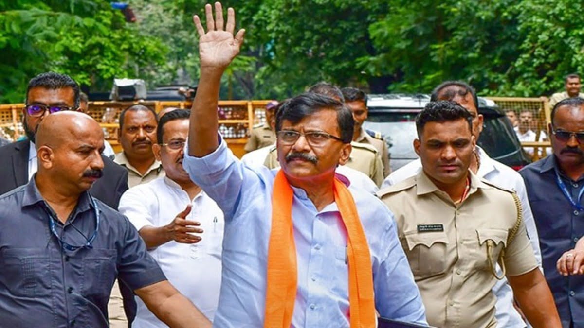 <strong>Shiv Sena Ousts Sanjay Raut, Appoints New Parliamentary Party Leader</strong>