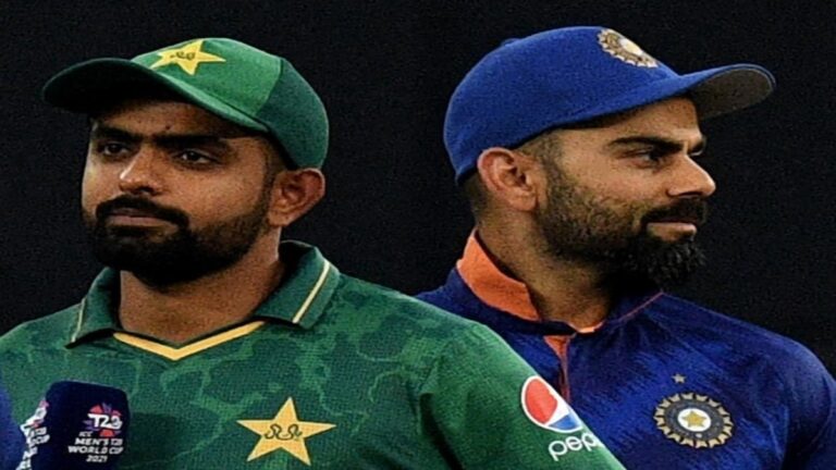 <strong>On Babar Comparisons, Abdul Razzaq Underlines Area Where Kohli Is 'Way Better'</strong>