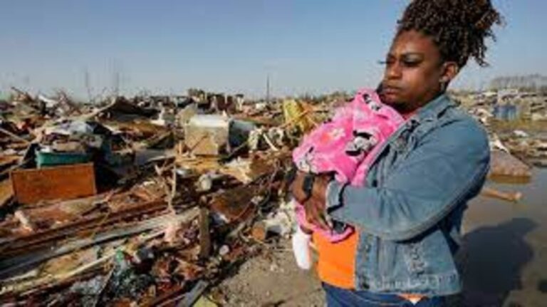 <strong>"My City Is Gone": Tornado Kills 25 In US, Survivors Pick Up The Pieces</strong>