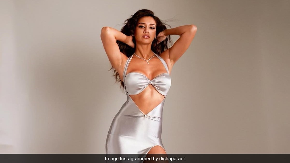 Disha Patani Looks Glamorous As Ever In New Pics. BFF Mouni Roy Calls Actress "Goddess"