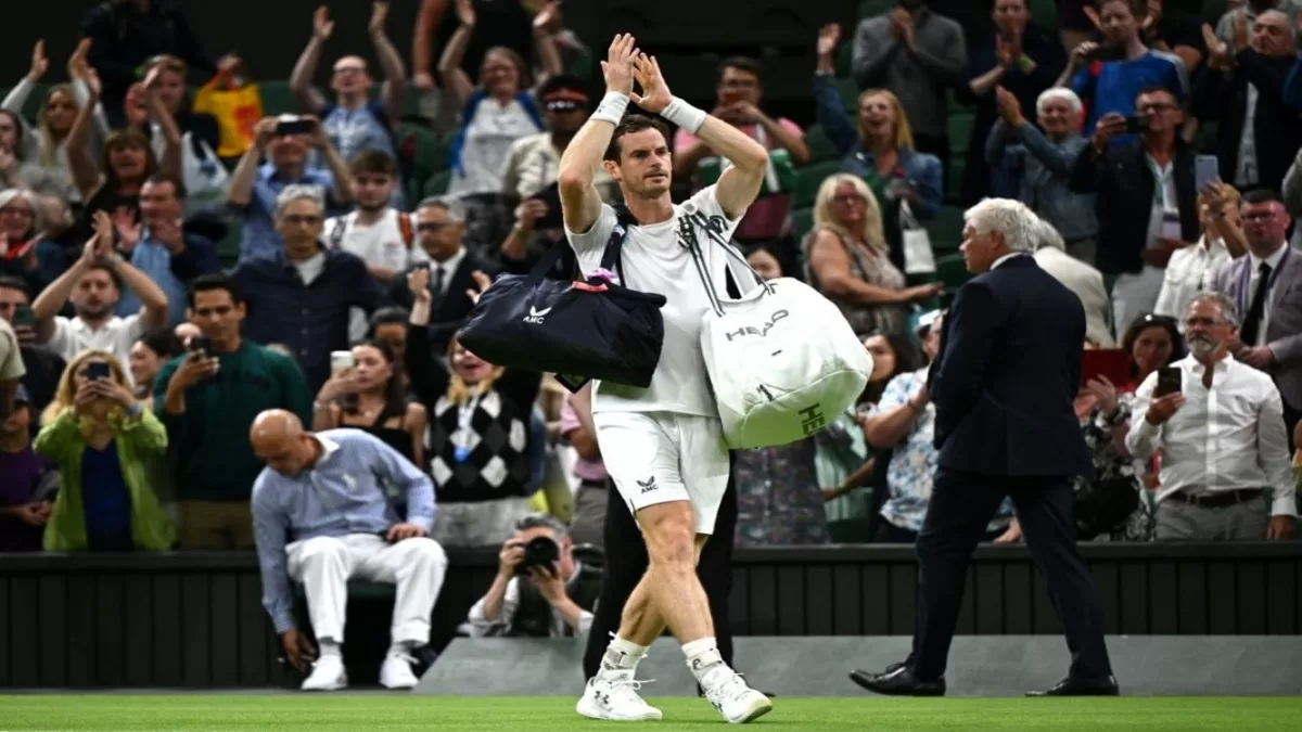 "Thrilling Battle at Wimbledon: Murray vs. Tsitsipas"