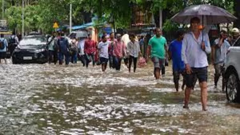 "Mumbai Rain Alert: Stay Safe and Informed During Heavy Downpour!"