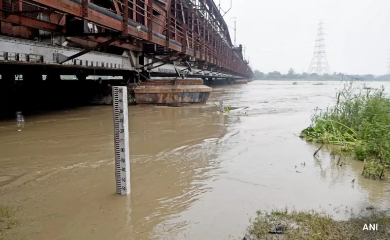 "Yamuna River Flooding in Delhi: Rising Waters, Emergency Measures, and Evacuations"