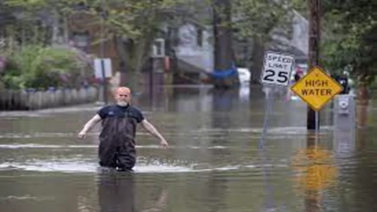 Record-Breaking Rainfall and Citywide Flooding: Chicago Battling the Elements!