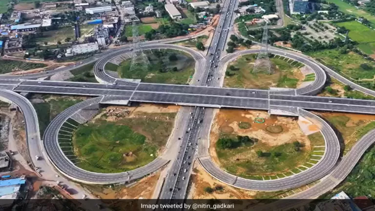 Unveiling India's First Eight-Lane Expressway: The Marvel of Engineering!