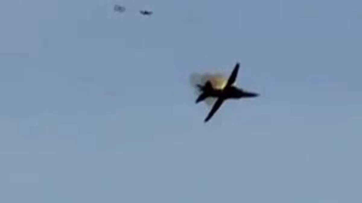 Miraculous Escape: MiG-23 Jet Crashes and Ejects Safely at Michigan Air Show