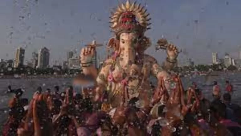 "Ganeshotsav Spectacle: Mumbai's Grand Farewell Celebration 🌟🙏"