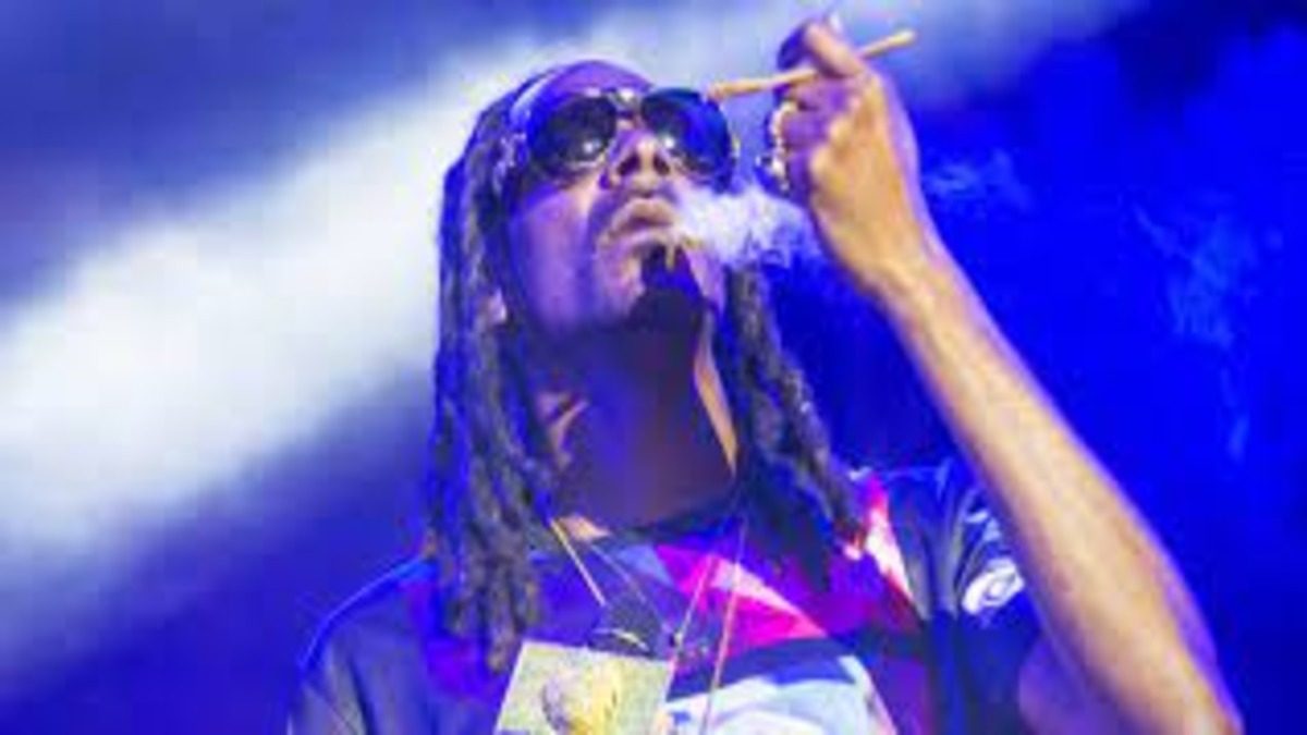 "Snoop Dogg's Surprising Pivot: From Smoke to Sober Moments"