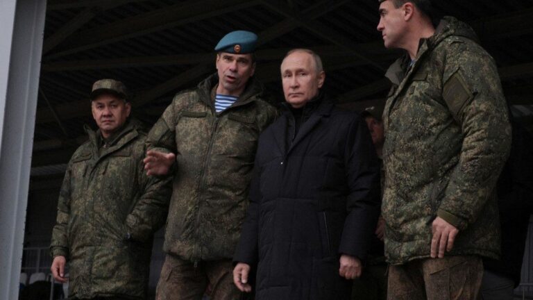 "Decoding Ukraine's Strategic Path: Navigating War, Politics, and Victory"