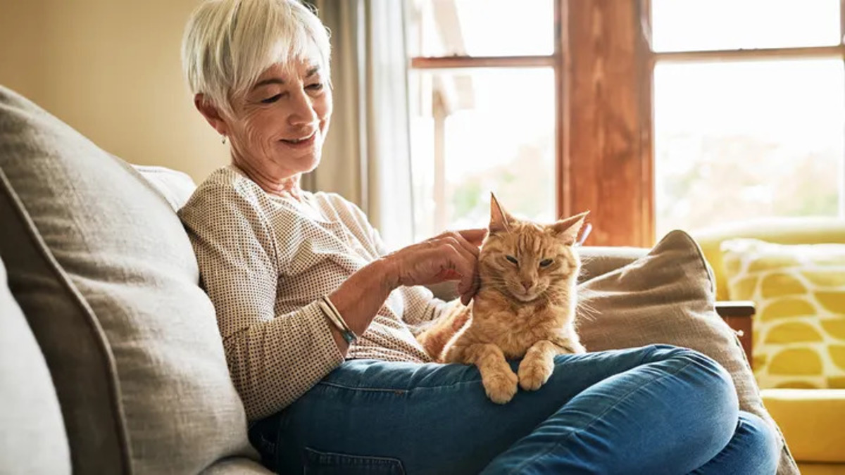 "Unlocking Cognitive Wellness: How Pet Ownership May Slow Dementia in Solo Seniors 🐾🧠