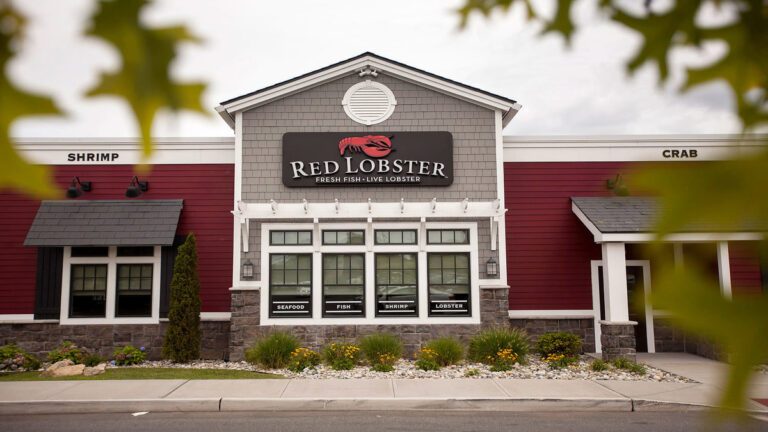 "Red Lobster's Shrimp Promotion Woes: A Dive into Unexpected Popularity and Profitability Challenges"