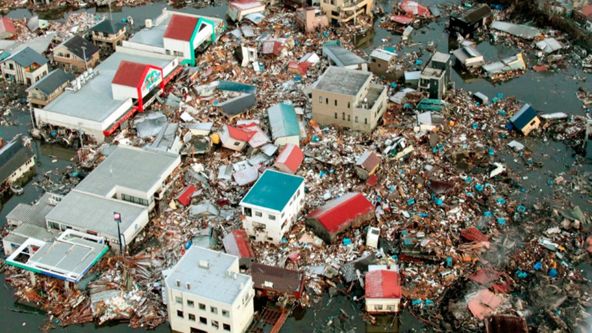 "Japan Faces Aftermath: Urgent Rescue Efforts, Devastating Quake Fallout 🇯🇵🚨