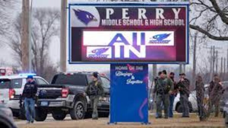 "Tragedy Strikes in Perry, Iowa: Analysis of High School Shooting Incident 🕊️