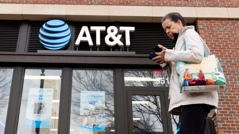 "AT&T CEO Apologizes for Widespread Outage: Customers to Receive Credits"
