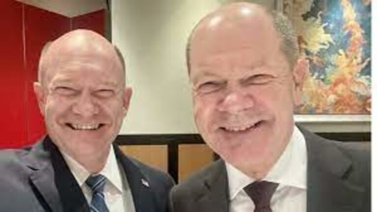 "Twin Encounter: German Chancellor meets 'Doppelganger' US Senator"