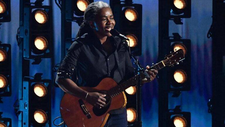 "Celebrating Tracy Chapman: A Musical Triumph and Long-Awaited Recognition"