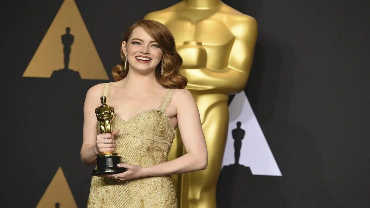 "Emma Stone's Oscar Win: A Tale of Triumph and Teamwork"
