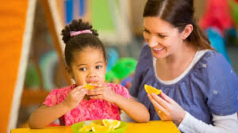 "Transforming Childcare Pick-Up Snacks: Healthier Habits for Kids on the Go! 🍎🥕