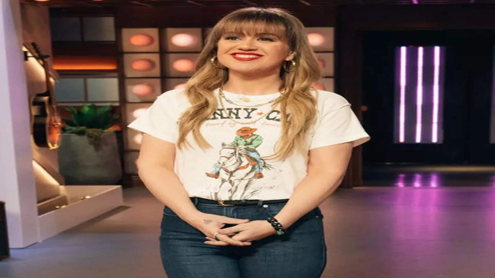"Kelly Clarkson Opens Up About Weight Loss Journey: Medication, Health, and Transformation"