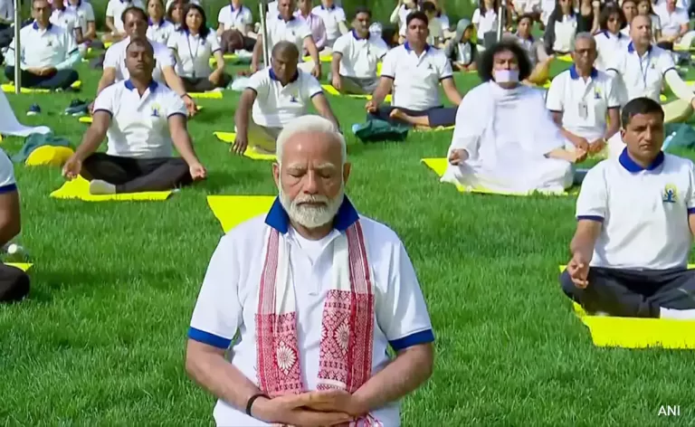 "PM Modi Leads International Yoga Day in Srinagar: A Celebration of Unity and Wellness"