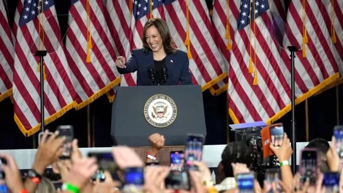 "Kamala Harris Rallies Support in Milwaukee as Democratic Nominee"