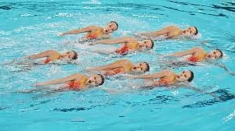 "China Takes the Lead in Artistic Swimming Amid Russian Absence at Paris Olympics"