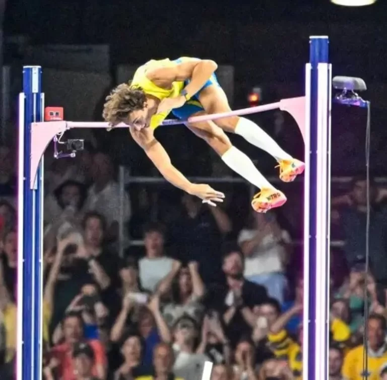 Mondo Duplantis in action, clearing the pole vault bar at his record-breaking events in Paris-Olympics-2024.