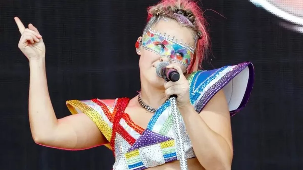 JoJo Siwa’s Glittery Jockstrap Outfit Leaves Fans Divided!