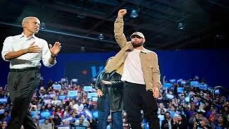 "Obama and Eminem Unite in Detroit Rally to Support Kamala Harris – A Night of Passion and Politics! 🇺🇸"