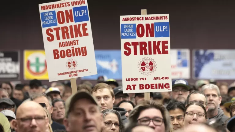 "Boeing Machinists to Vote on New Contract Proposal with 35% Pay Raise—Strike Nearing End!"