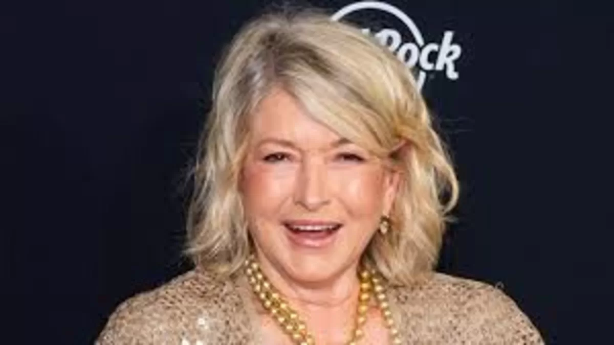  "Martha Stewart Shocks Fans with Cheating Confession in Netflix Documentary!"