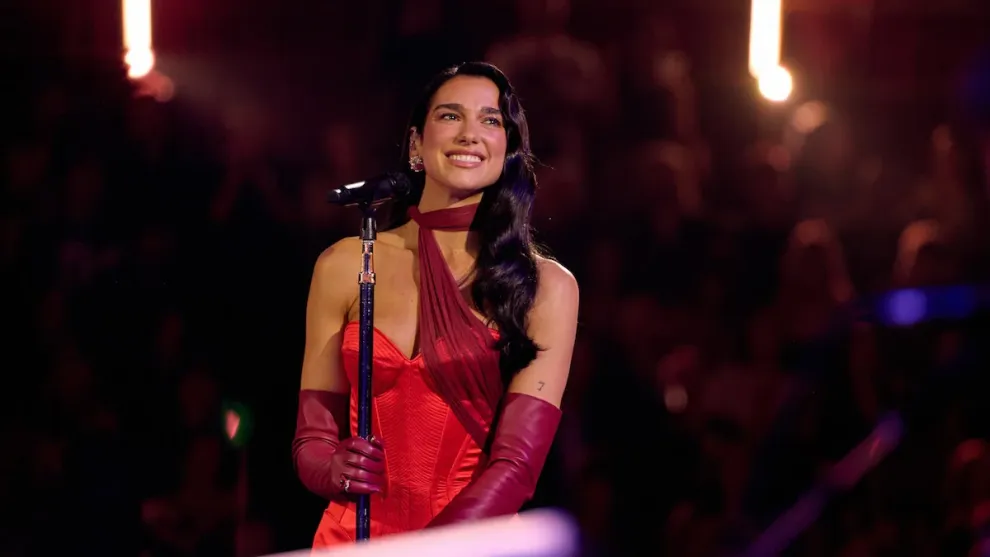 Dua Lipa's Evening of Magic: A Must-Watch Holiday Concert!