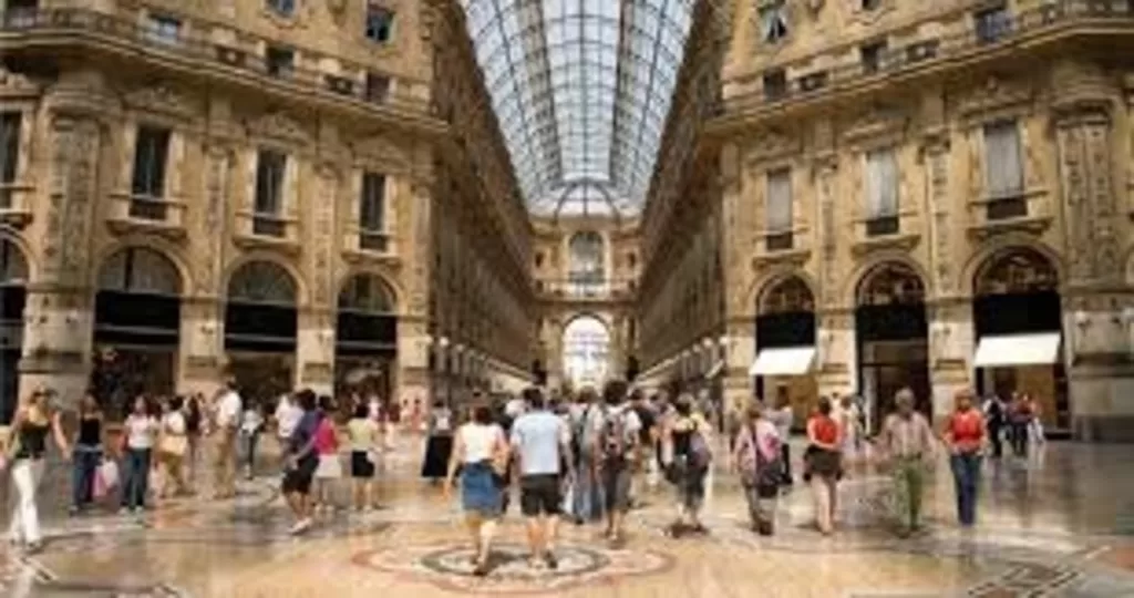 "Unveiling Italy's Sales Secrets: Discounts, Fashion, and Pharma Trends!"