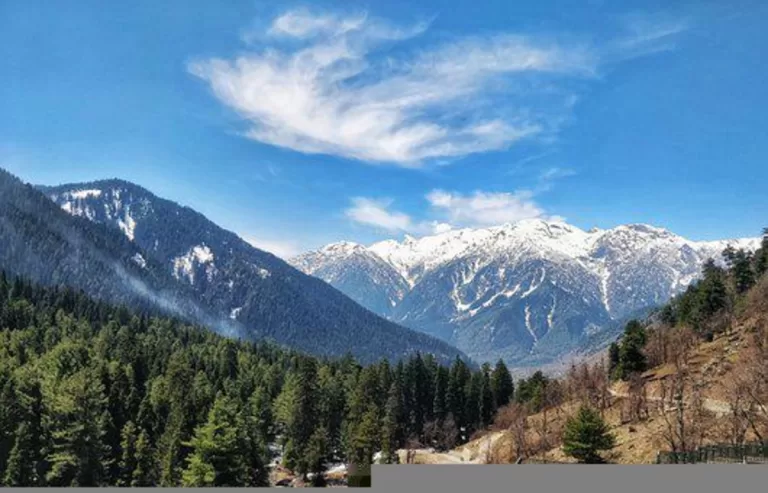 Kashmir’s Timeless Beauty: My College Experience Before The Exodus