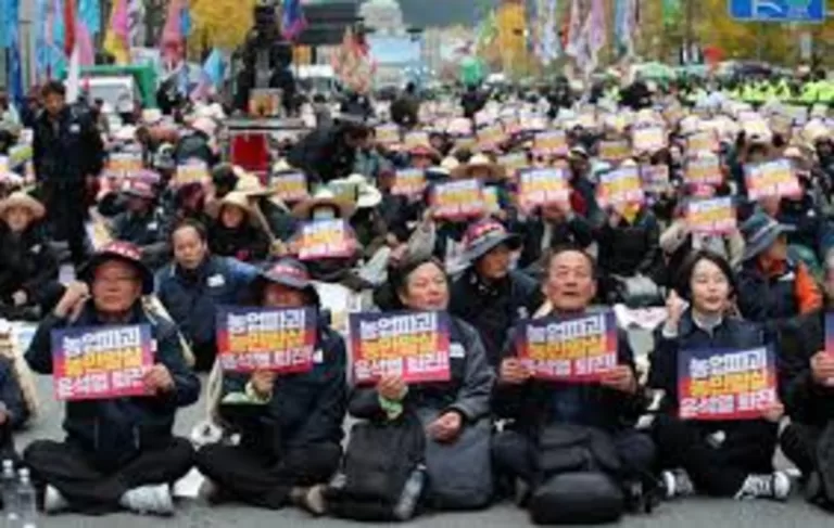 "Protests Erupt in Seoul: Calls Grow for South Korean President Yoon’s Resignation"