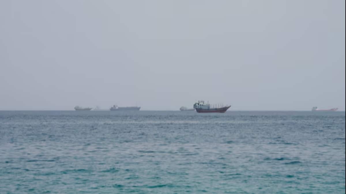 Iran Says Hormuz Strait Will Stay Closed Unless U.S. Ends War and Unfreezes Funds
