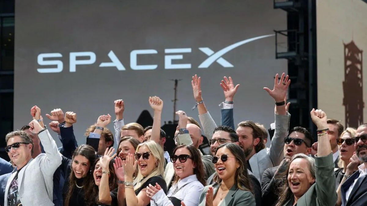 SpaceX Surpasses Amazon in Market Value as Investors Rush to Buy Shares