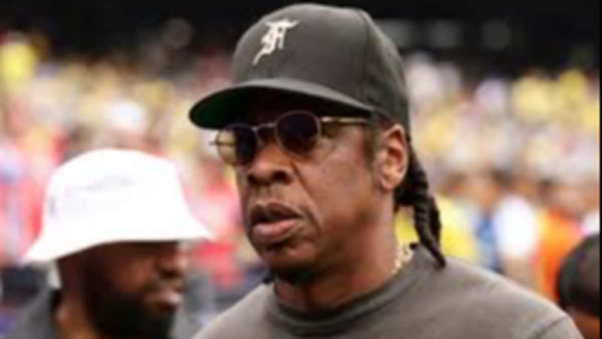 Jay-Z Concert at Yankee Stadium Delayed After Fans Rush Stadium Entrance Jay-Z Concert at Yankee Stadium Delayed After Fans Rush Stadium Entrance